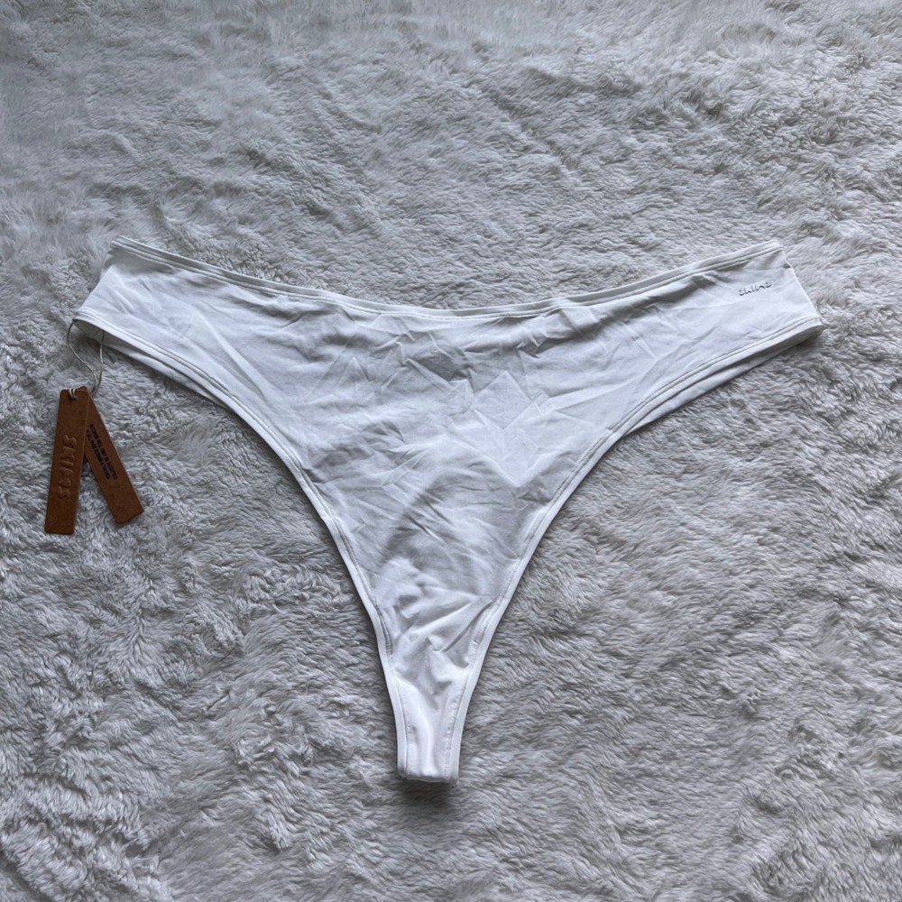 SKIMS Body Thong Marble White PN-THG-2867 Size 4X NWT Minimalist Neutral Basics